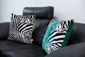 Designer Samtkissen